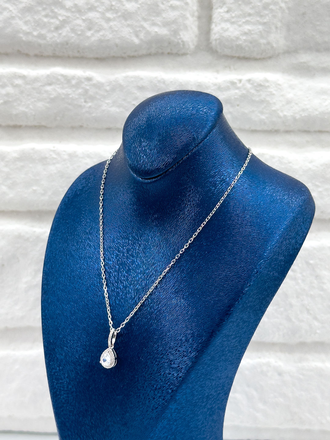 Spor Şık Tasarım Damla Model Kadın Gümüş Kolye