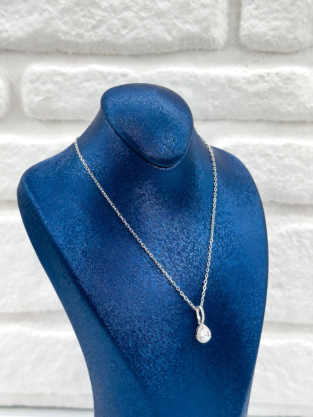 Spor Şık Tasarım Damla Model Kadın Gümüş Kolye