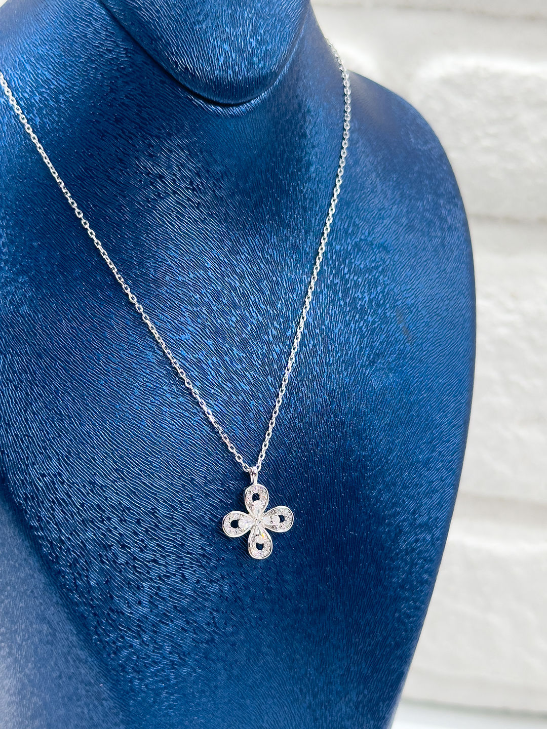 Spor Çiçek Modeli Kadın Gümüş Kolye - Çiçek Kolye