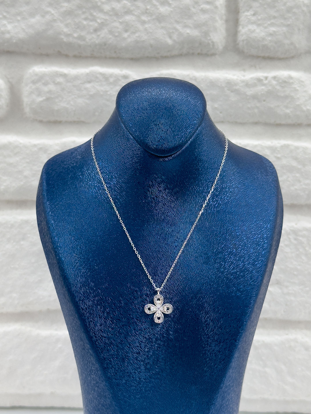 Spor Çiçek Modeli Kadın Gümüş Kolye - Çiçek Kolye