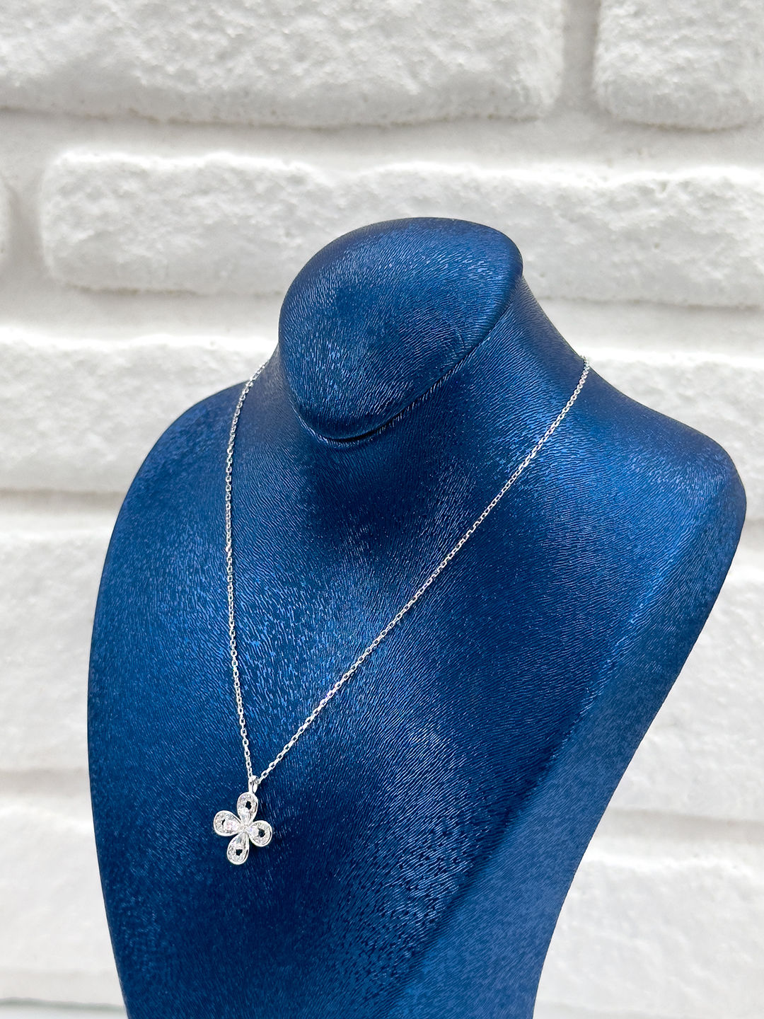 Spor Çiçek Modeli Kadın Gümüş Kolye - Çiçek Kolye