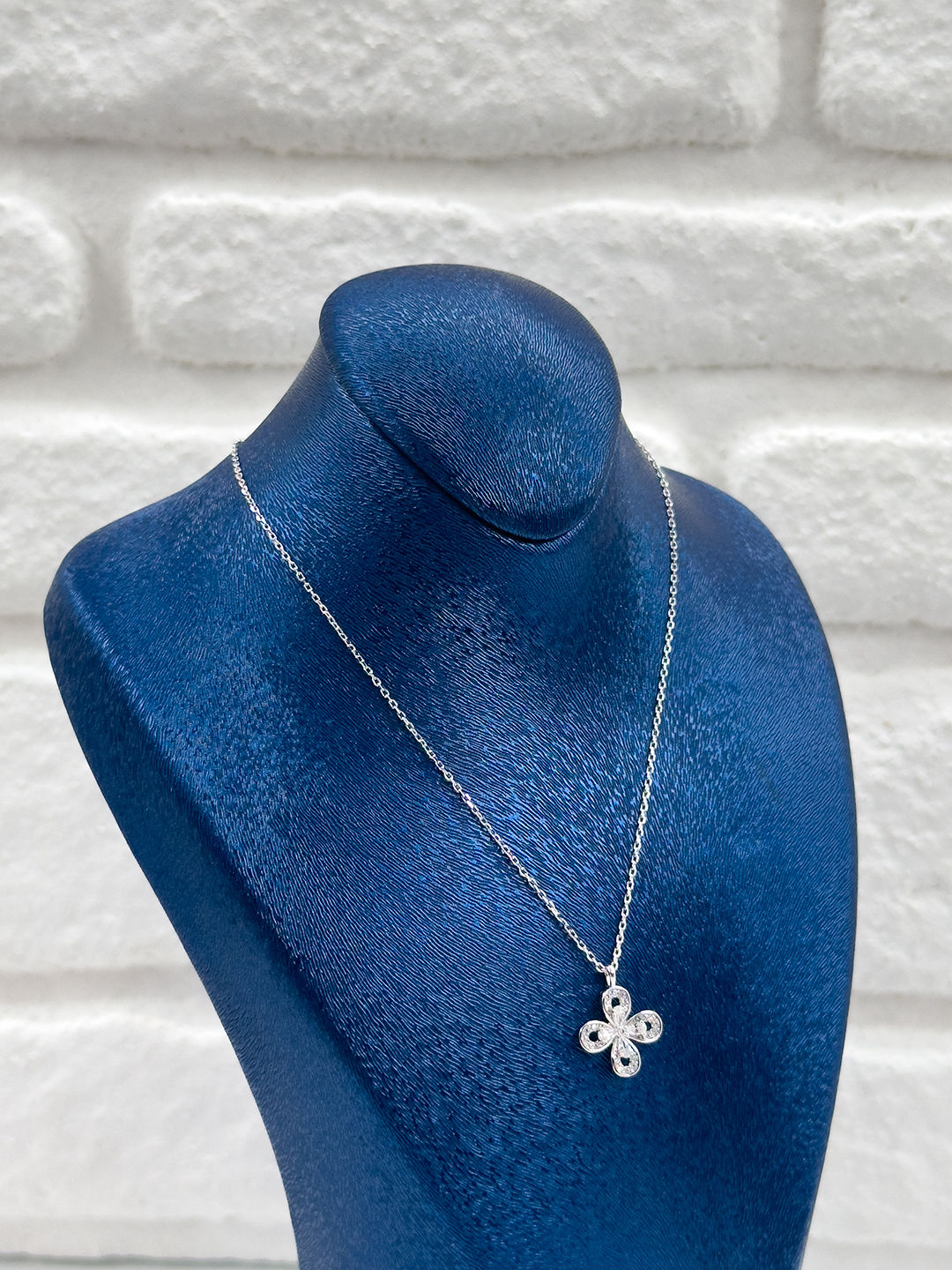 Spor Çiçek Modeli Kadın Gümüş Kolye - Çiçek Kolye