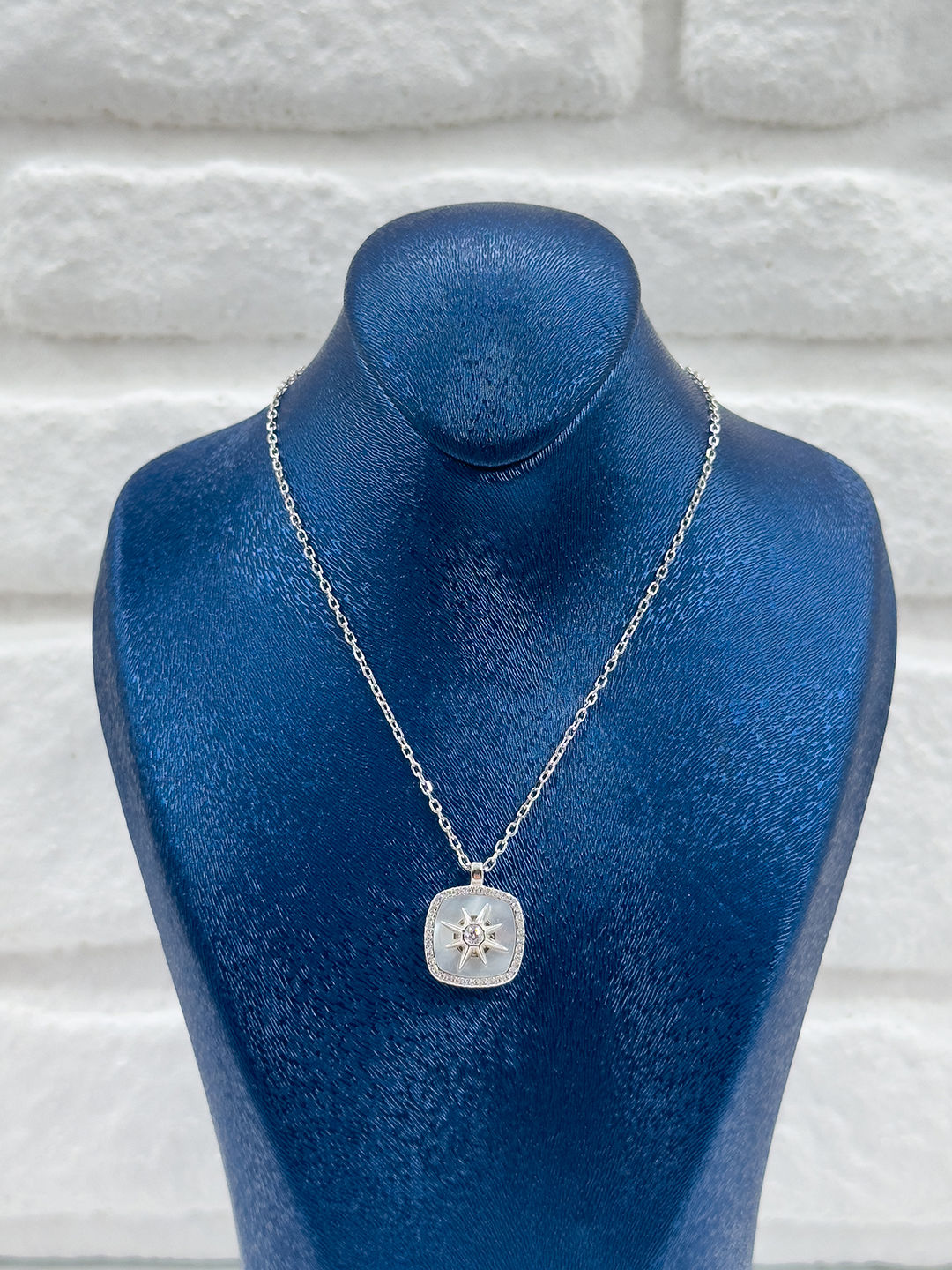 Sedef Taşlı Kuzey Yıldızı Kadın Gümüş Kolye - Yıldızlı Kolye