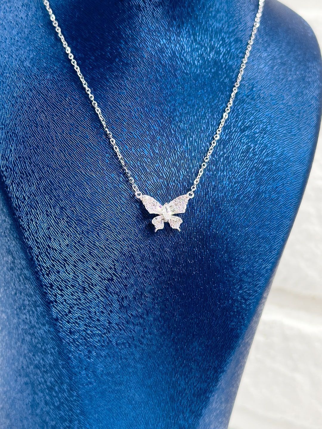 Spor Model Kadın Gümüş Kelebek Kolye - Kelebek Kolye