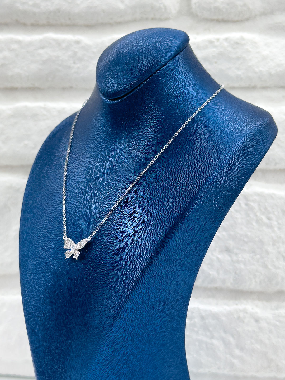 Spor Model Kadın Gümüş Kelebek Kolye - Kelebek Kolye