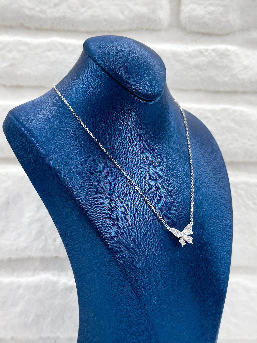 Spor Model Kadın Gümüş Kelebek Kolye - Kelebek Kolye