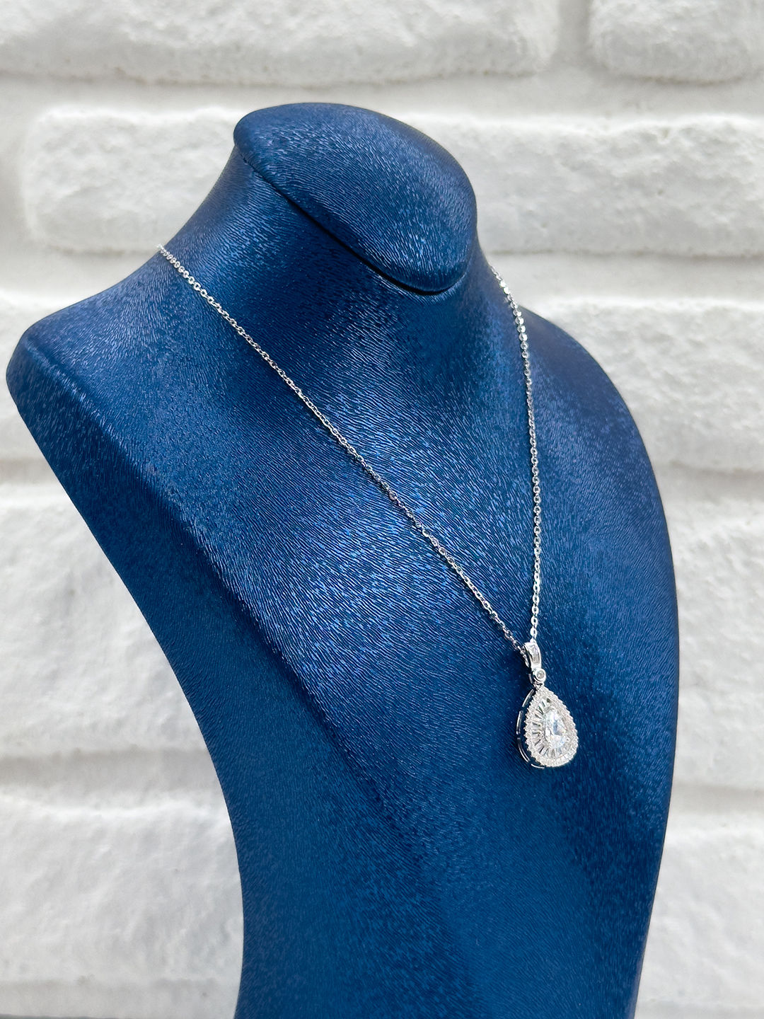 Pırlanta Montür Damla Model Kadın Gümüş Kolye