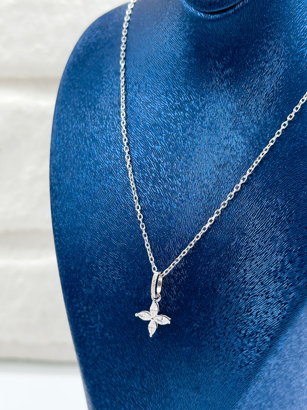 Zirkon Taşlı Yonca Kadın Gümüş Kolye - Yonca Kolye