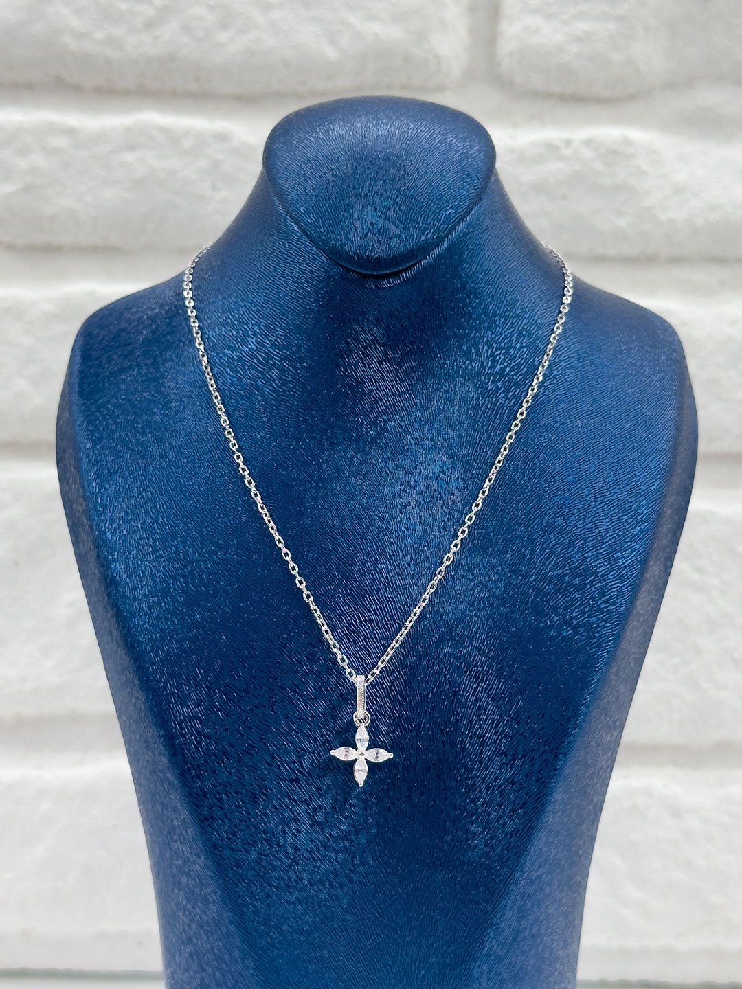 Zirkon Taşlı Yonca Kadın Gümüş Kolye - Yonca Kolye