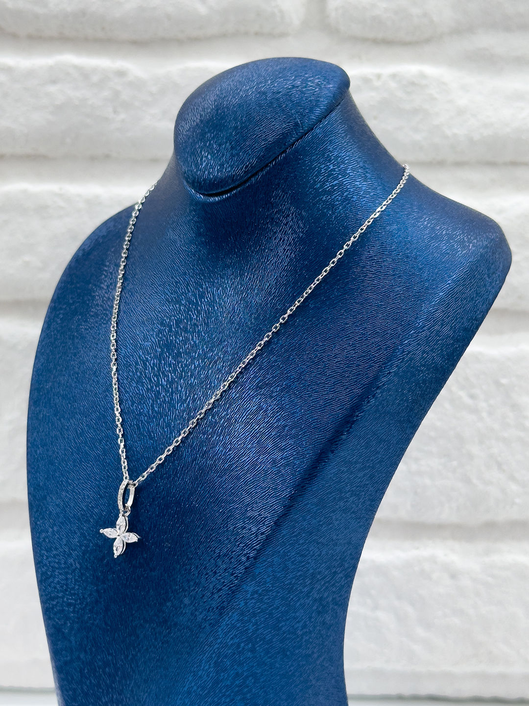 Zirkon Taşlı Yonca Kadın Gümüş Kolye - Yonca Kolye