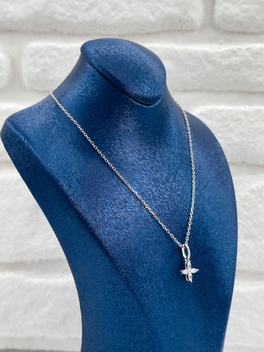 Zirkon Taşlı Yonca Kadın Gümüş Kolye - Yonca Kolye