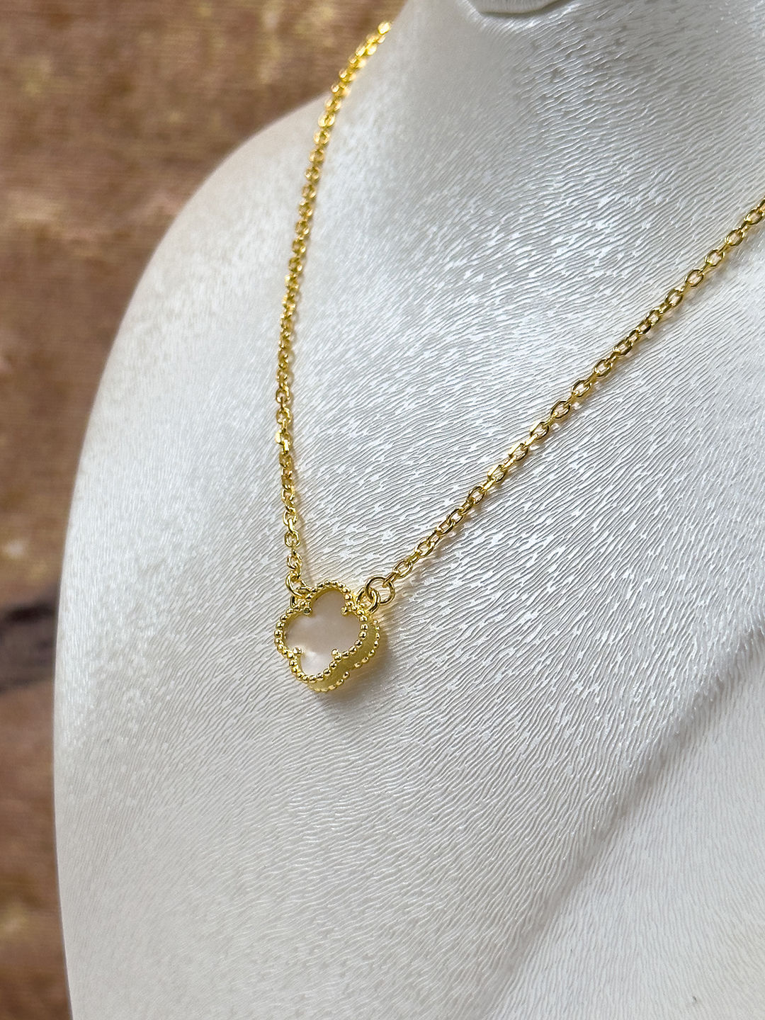 Gold Renk Sedef Taşlı Yonca Kadın Gümüş Kolye