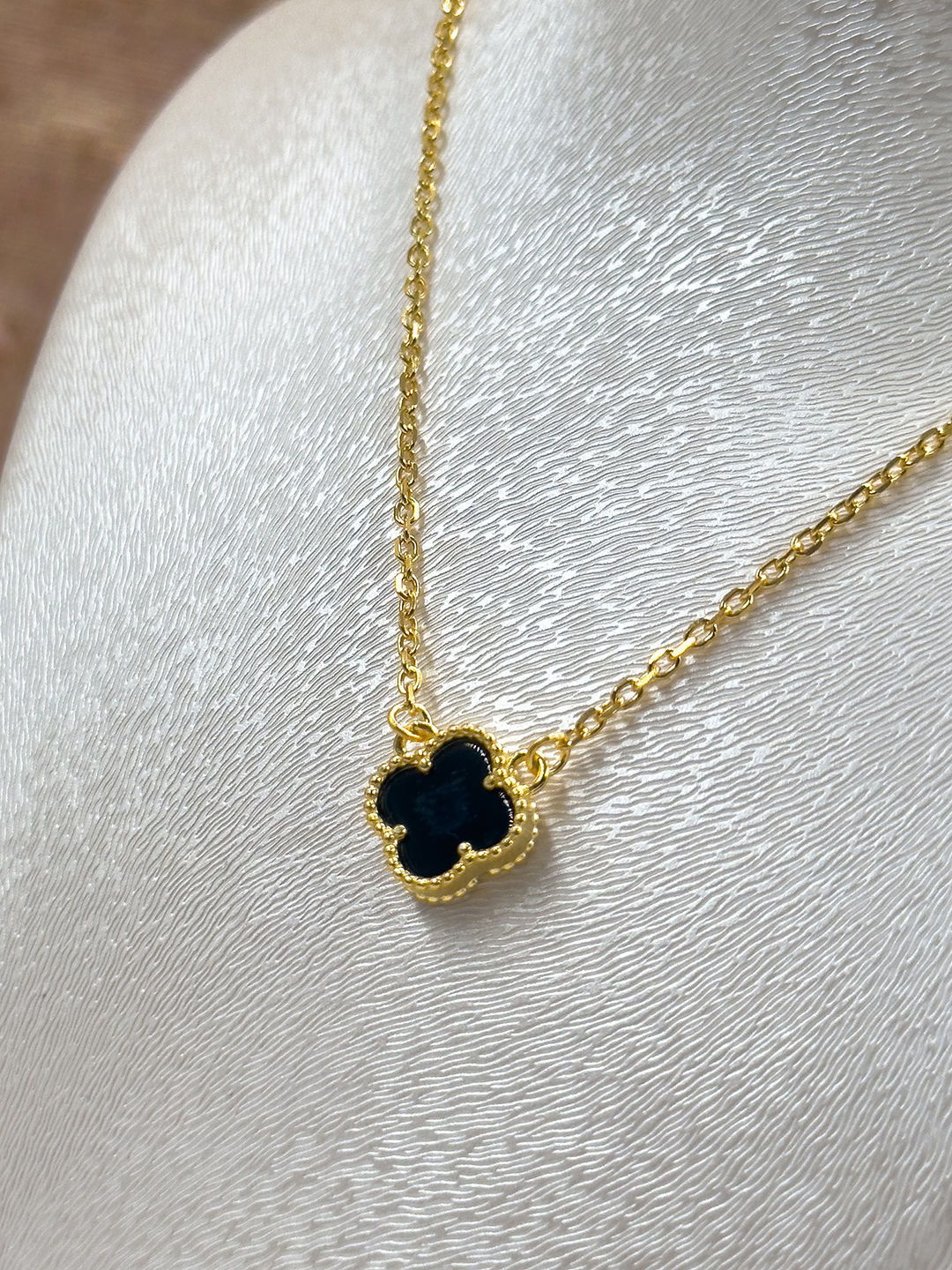 Gold Renk Siyah Onix Taşlı Yonca Kadın Gümüş Kolye - Onix Kolye