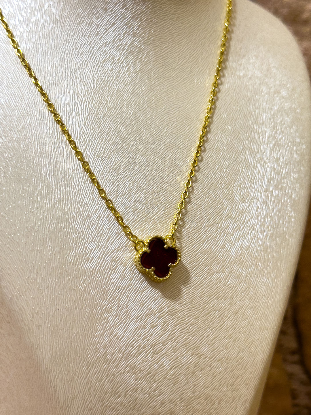 Gold Renk Bordo Onix Taşlı Yonca Kadın Gümüş Kolye