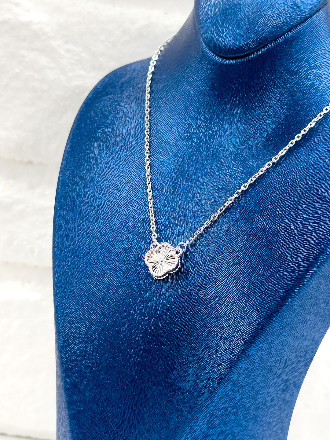 Taşsız Tekli Spor Yonca Kadın Gümüş Kolye