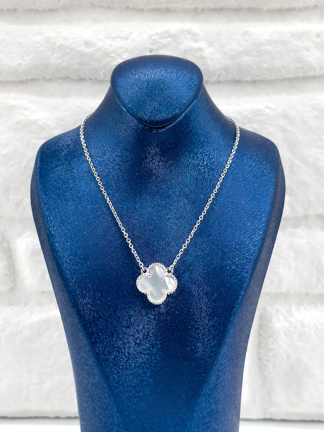 Tekli Sedef Taşlı Yonca Kadın Gümüş Kolye