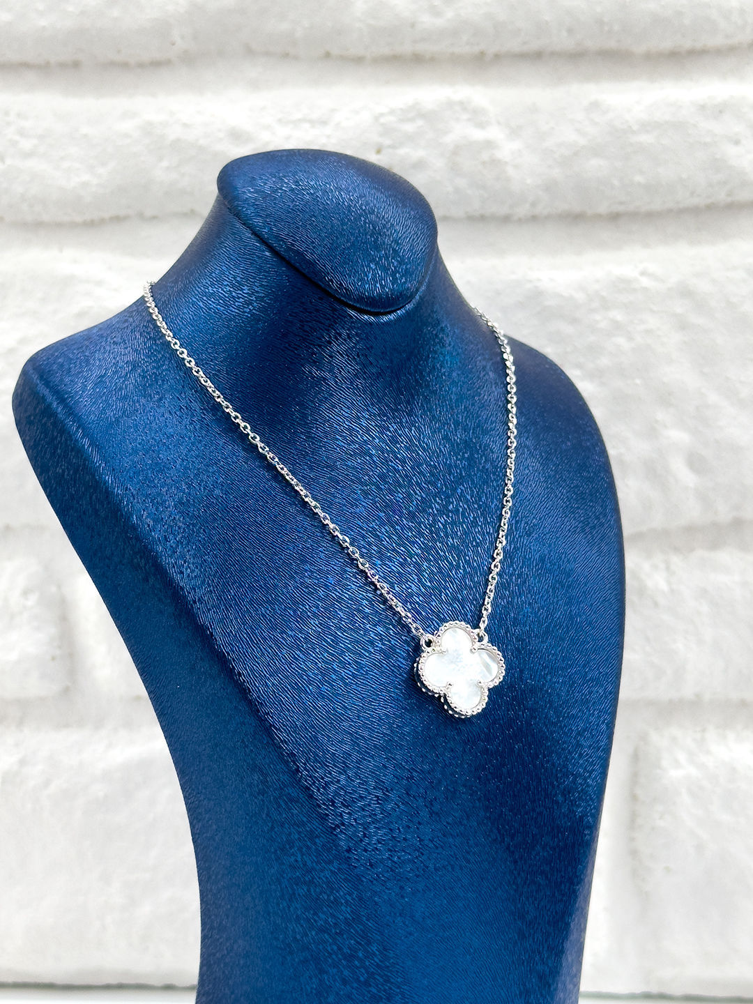 Tekli Sedef Taşlı Yonca Kadın Gümüş Kolye