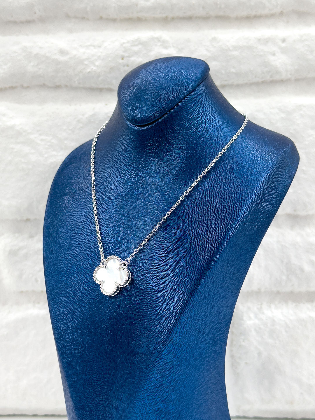 Tekli Sedef Taşlı Yonca Kadın Gümüş Kolye