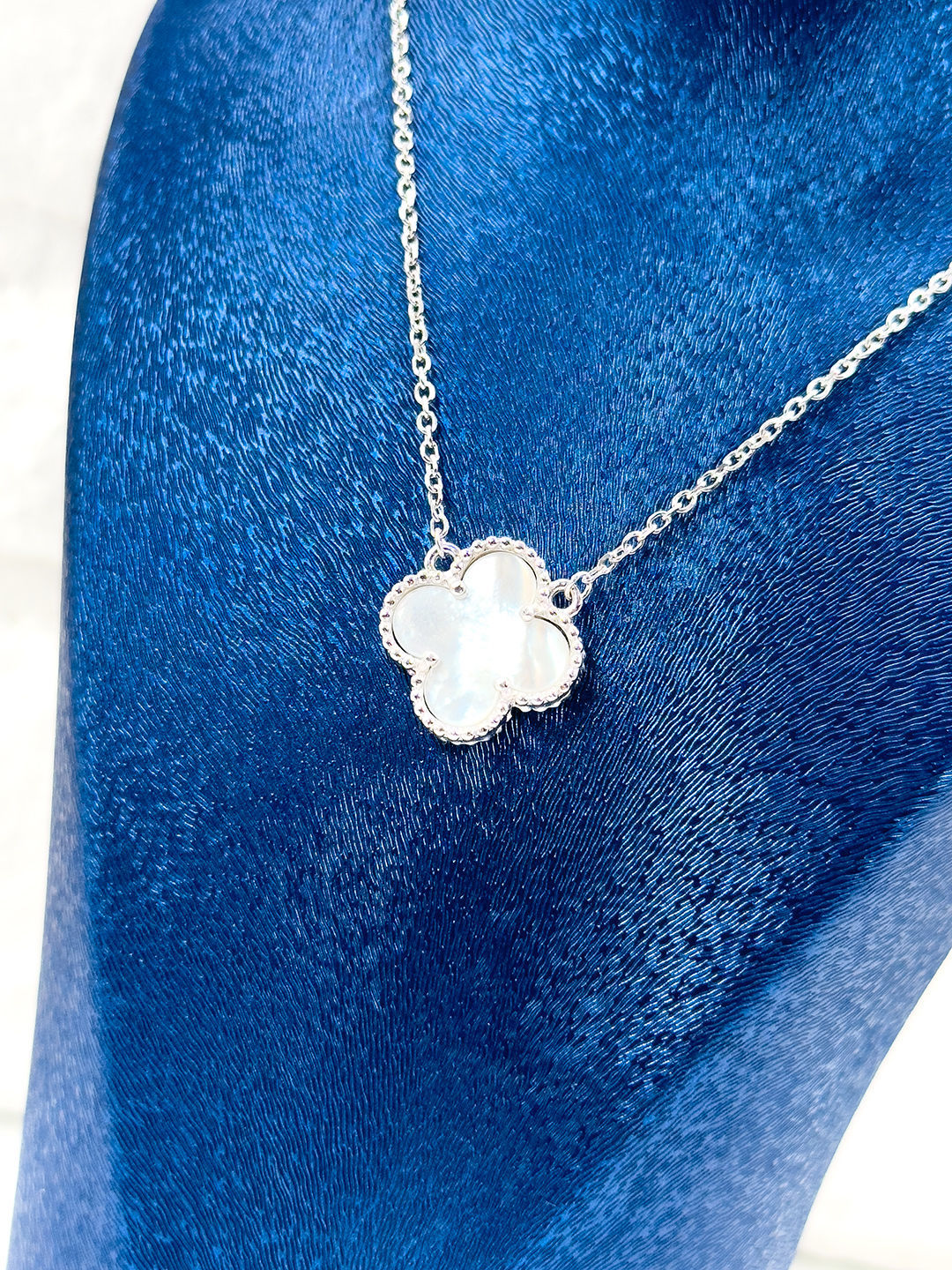 Tekli Sedef Taşlı Yonca Kadın Gümüş Kolye