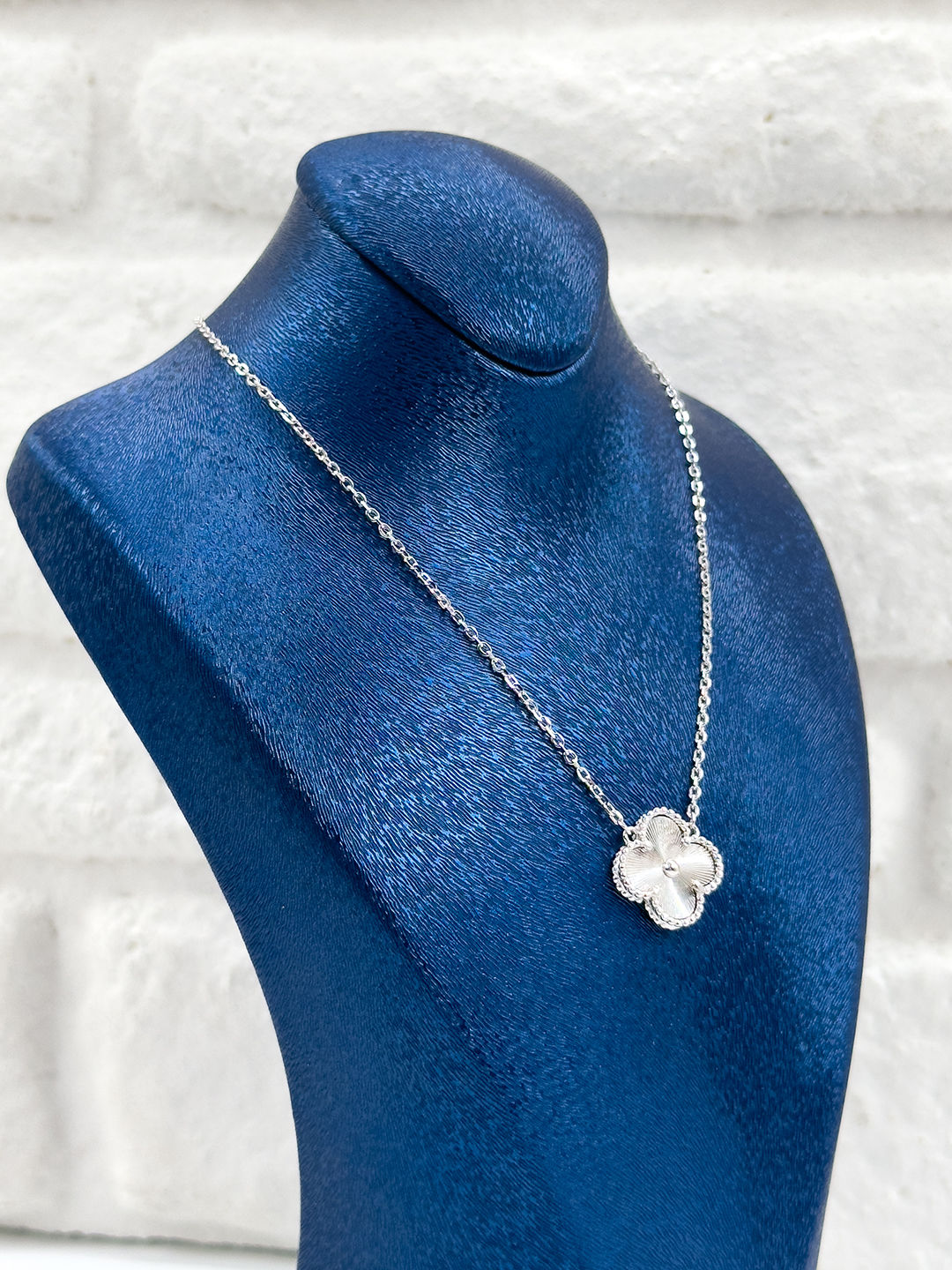 Spor Taşsız Yonca Kadın Gümüş Kolye