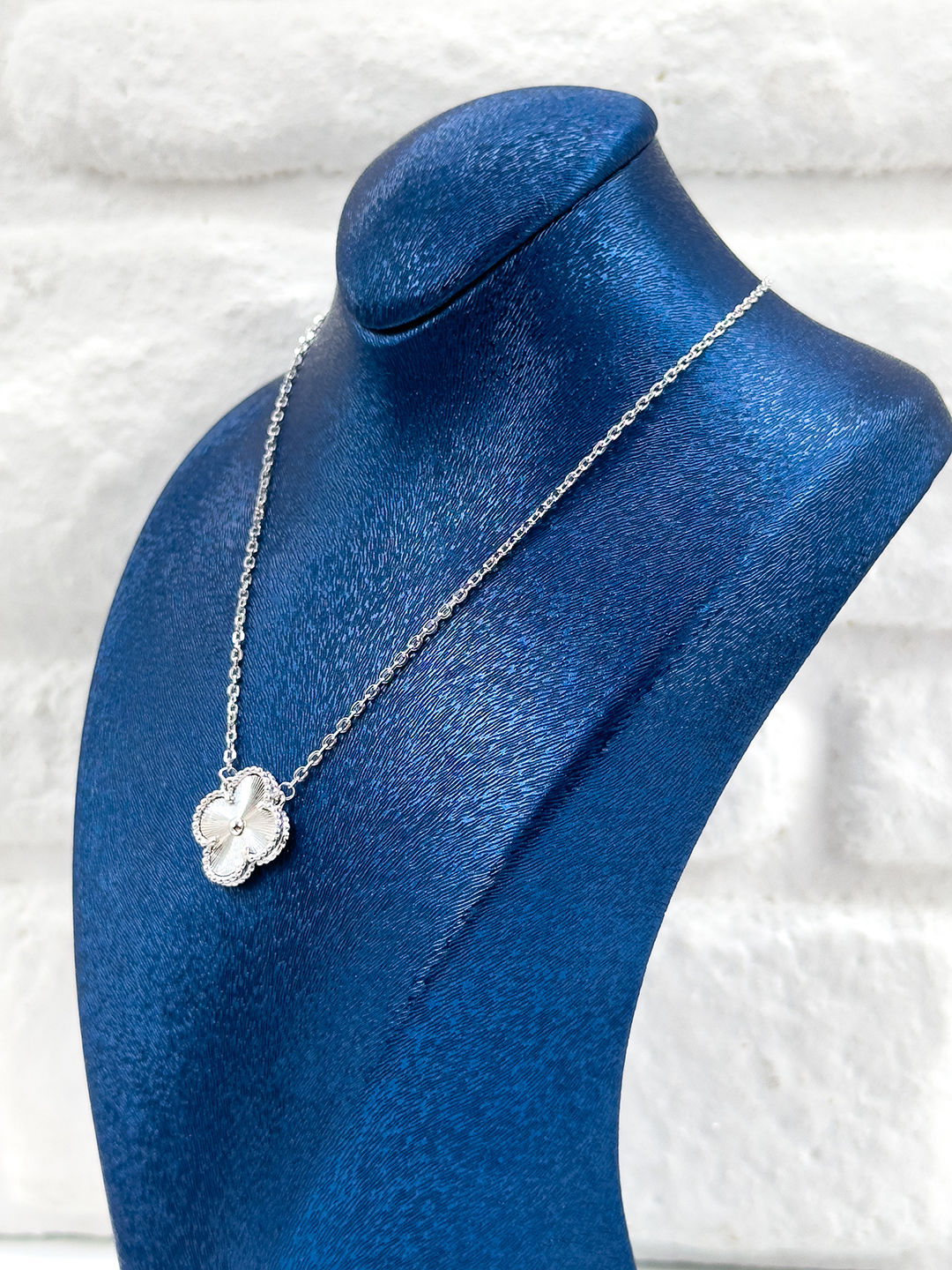 Spor Taşsız Yonca Kadın Gümüş Kolye