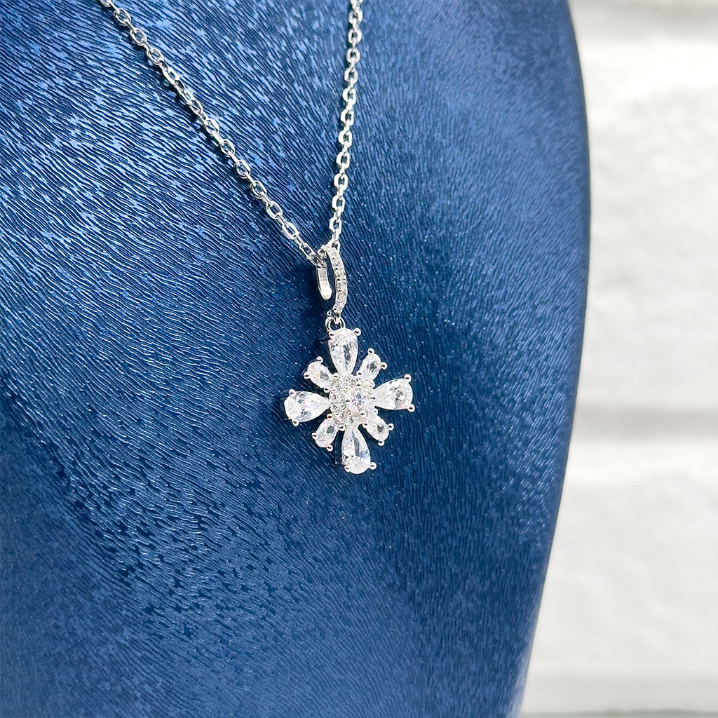 Damla Zirkon Taşlı Çiçek Gümüş Kolye
