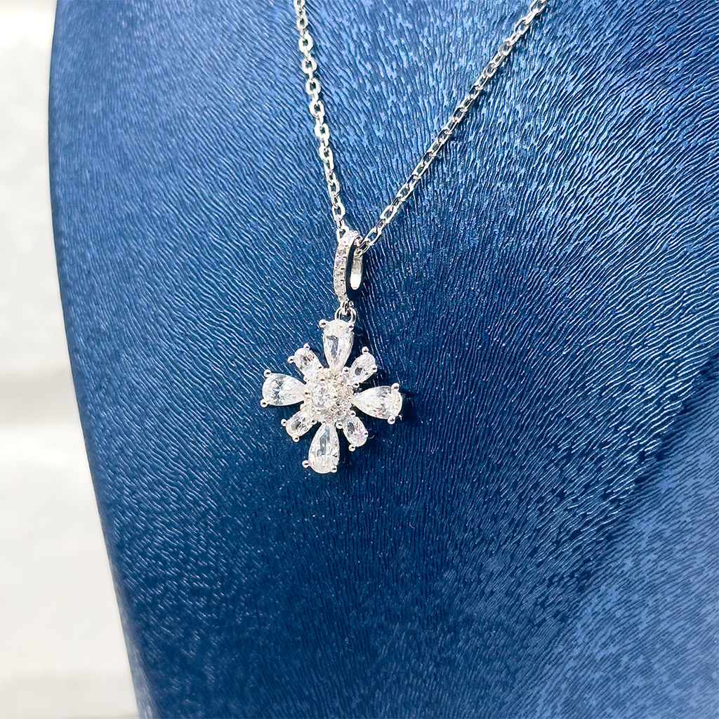 Damla Zirkon Taşlı Çiçek Gümüş Kolye