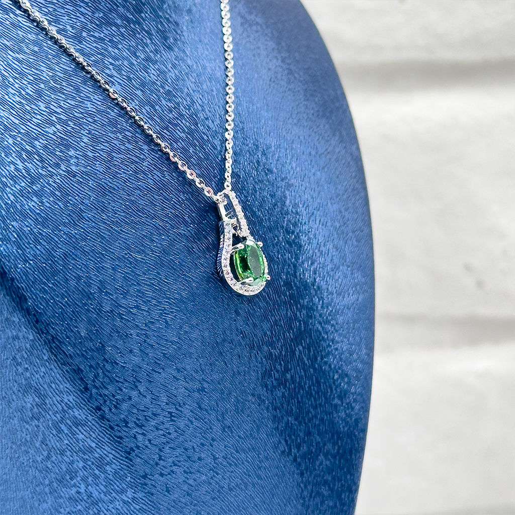 Zümrüt Taşlı Günlük Gümüş Kolye