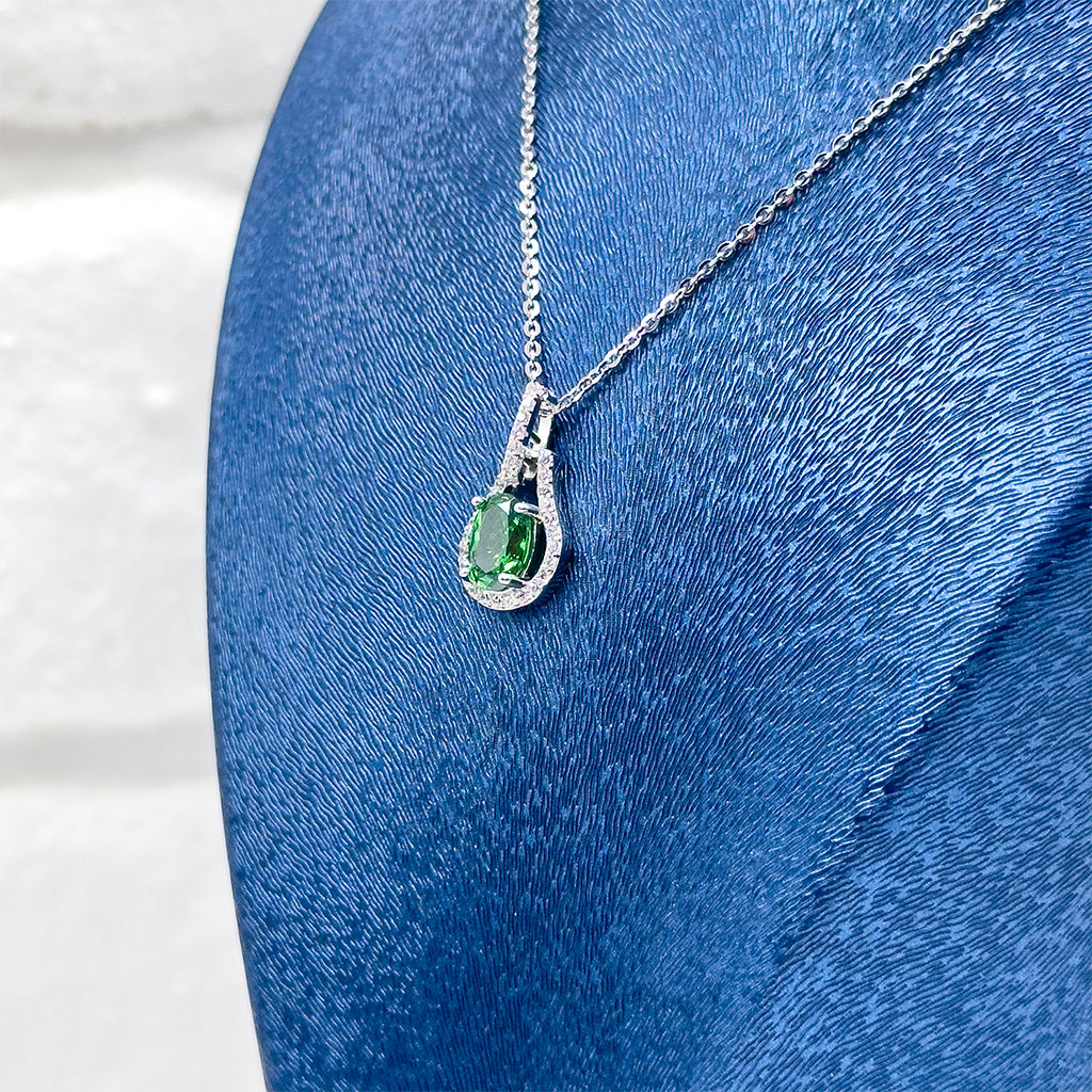 Zümrüt Taşlı Günlük Gümüş Kolye