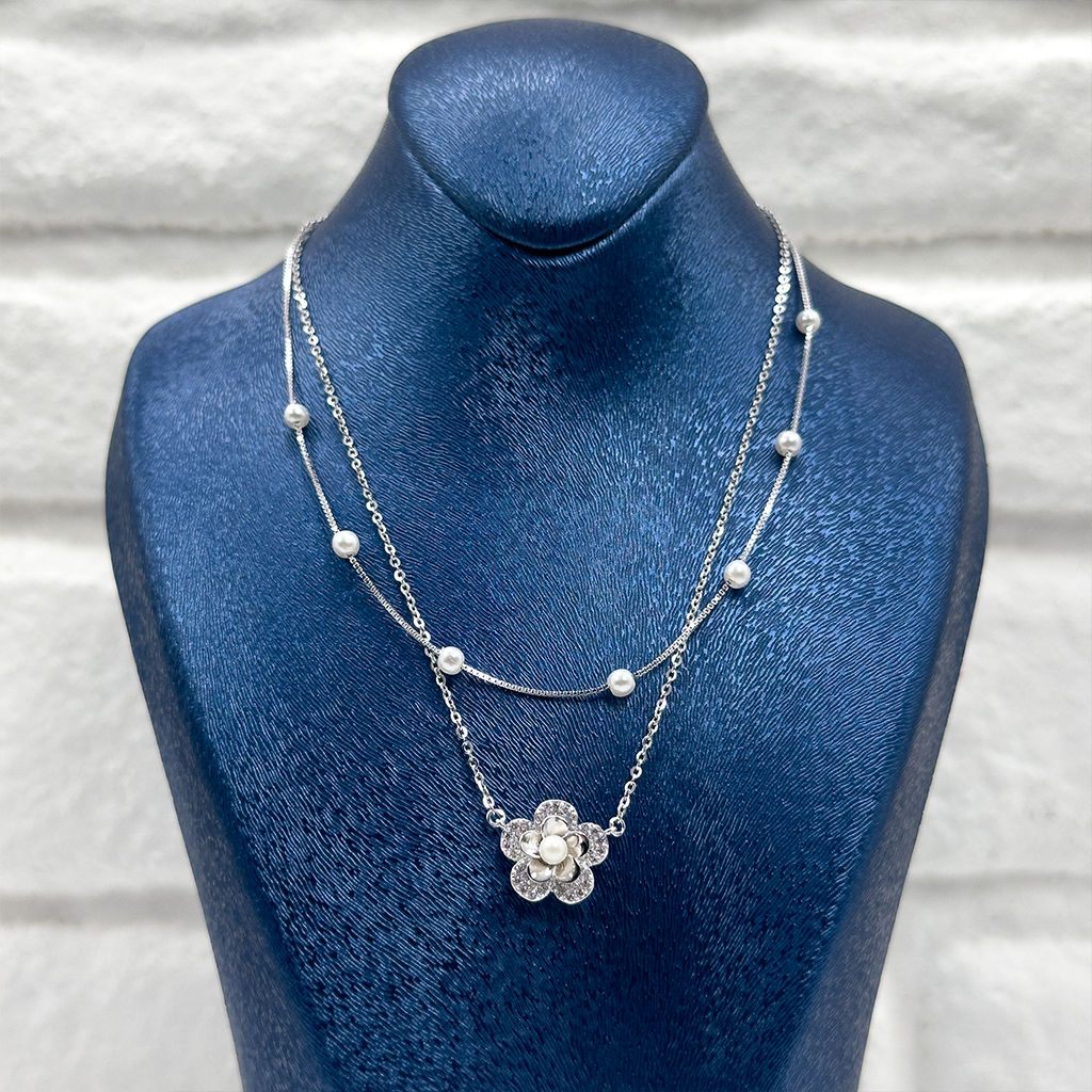 Sıralı İnci Detaylı Çiçek Gümüş Kolye