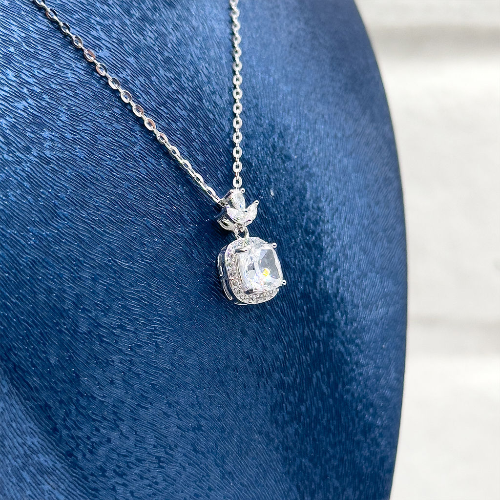 Baget Lotus Başlıklı Gümüş Kolye