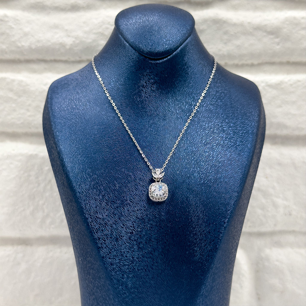 Baget Lotus Başlıklı Gümüş Kolye