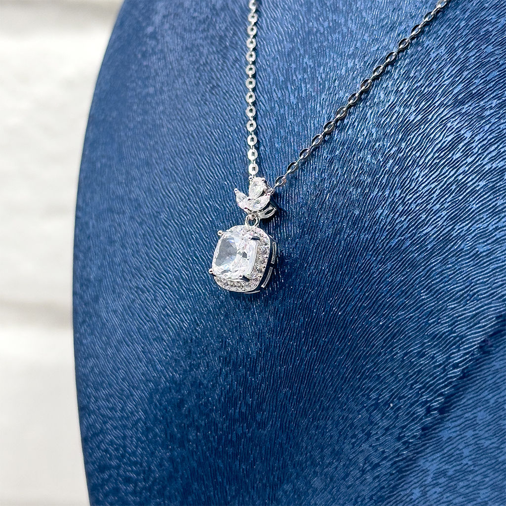 Baget Lotus Başlıklı Gümüş Kolye