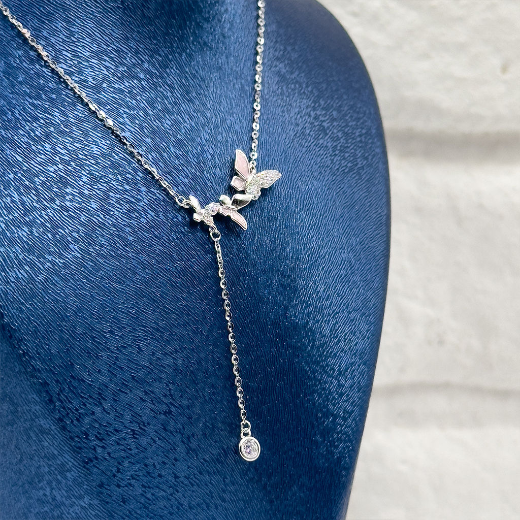 Sıralı Kelebek Detaylı Tektaş Gümüş Kolye