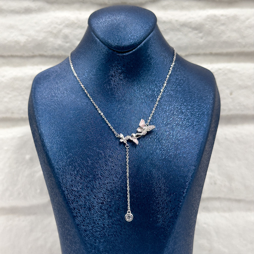 Sıralı Kelebek Detaylı Tektaş Gümüş Kolye