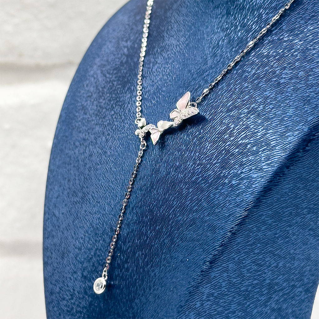 Sıralı Kelebek Detaylı Tektaş Gümüş Kolye