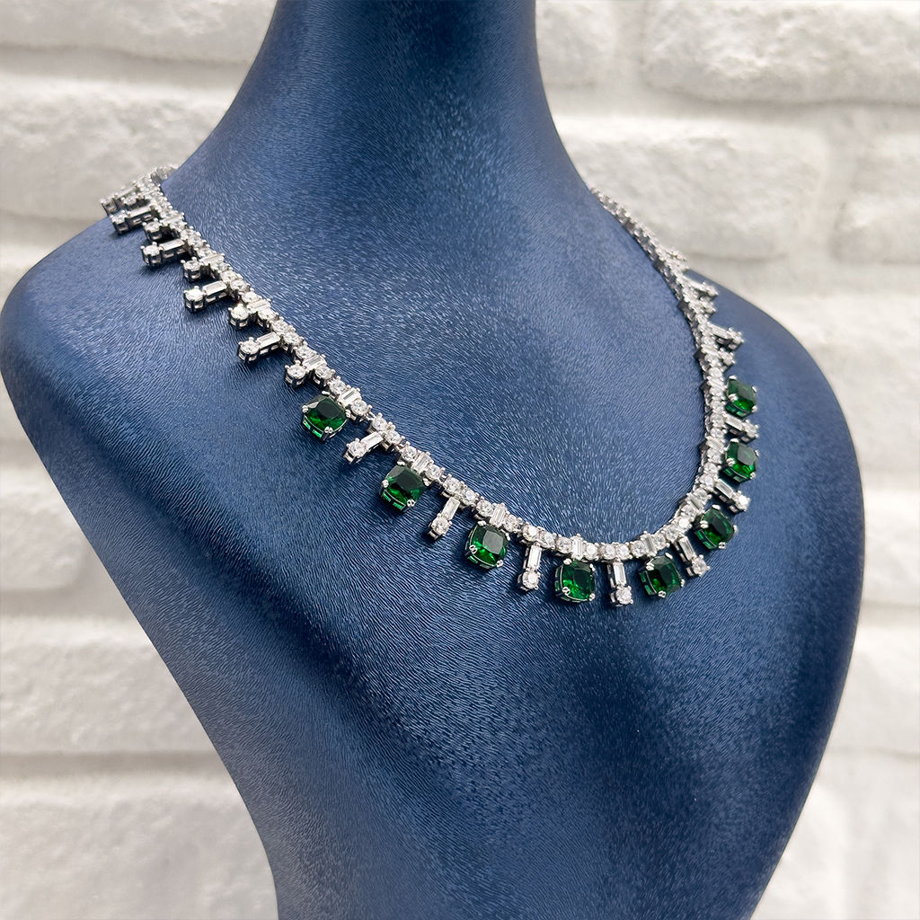 Pırlanta Montür Zümrüt Taşlı Gümüş Gerdanlık