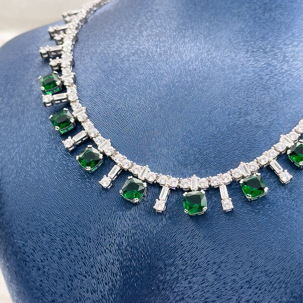 Pırlanta Montür Zümrüt Taşlı Gümüş Gerdanlık