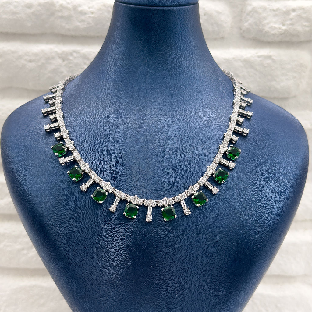 Pırlanta Montür Zümrüt Taşlı Gümüş Gerdanlık