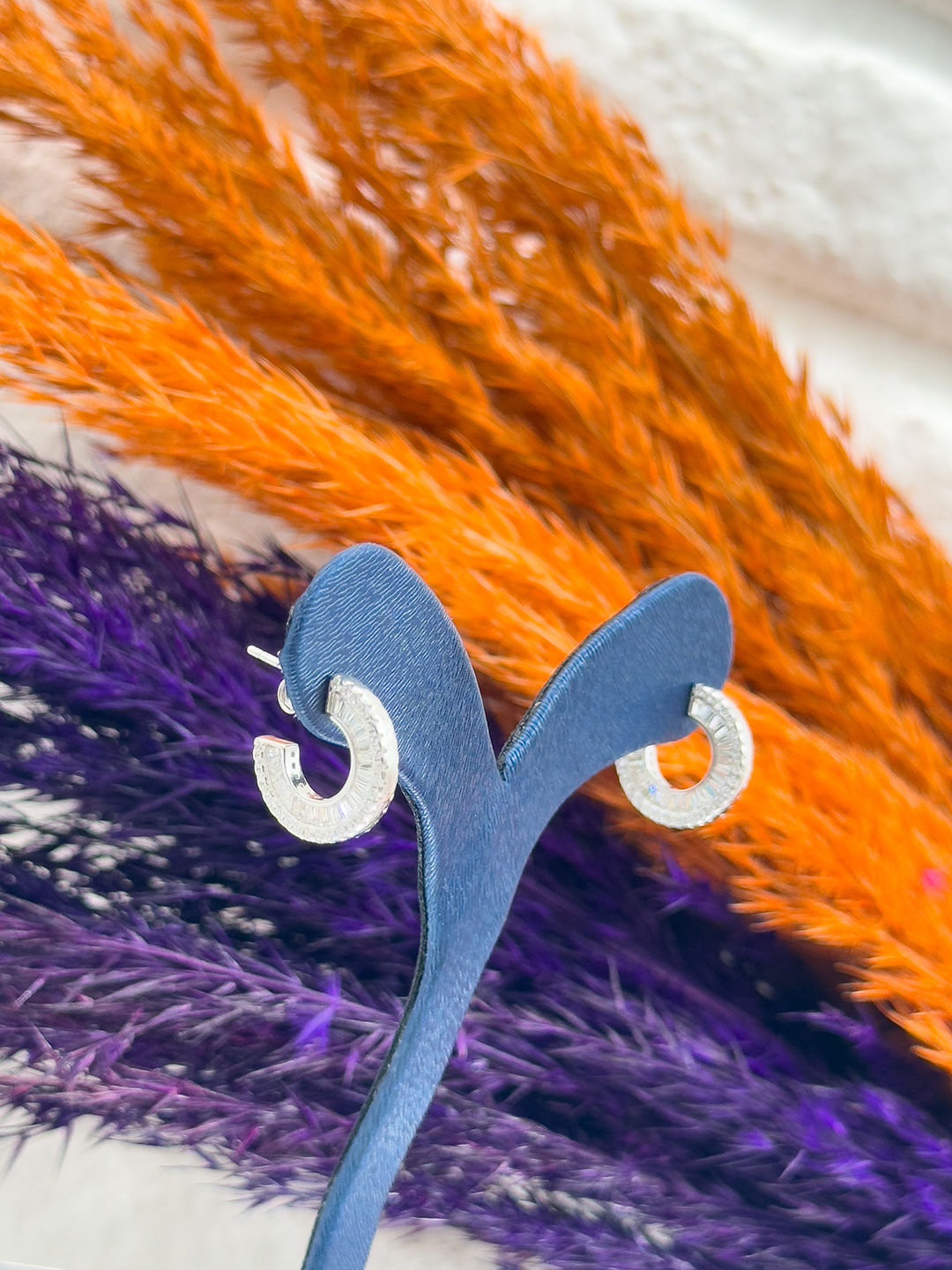 925 Ayar Gümüş Baget Taşlı Yarım Halka Zarif Kadın Küpe