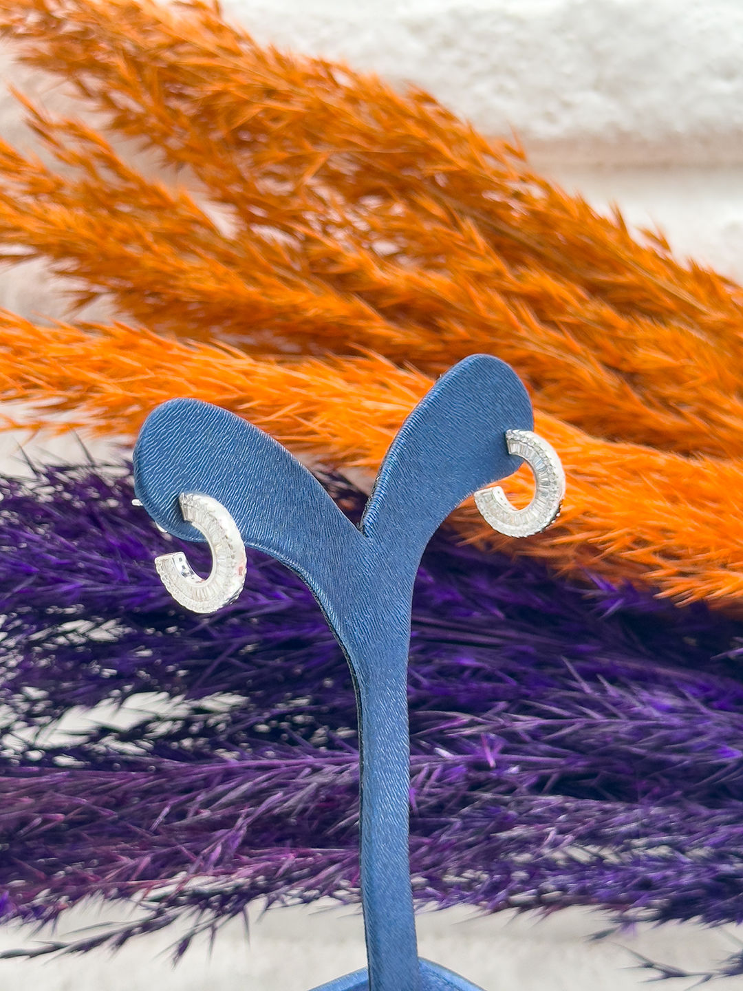 925 Ayar Gümüş Baget Taşlı Yarım Halka Zarif Kadın Küpe