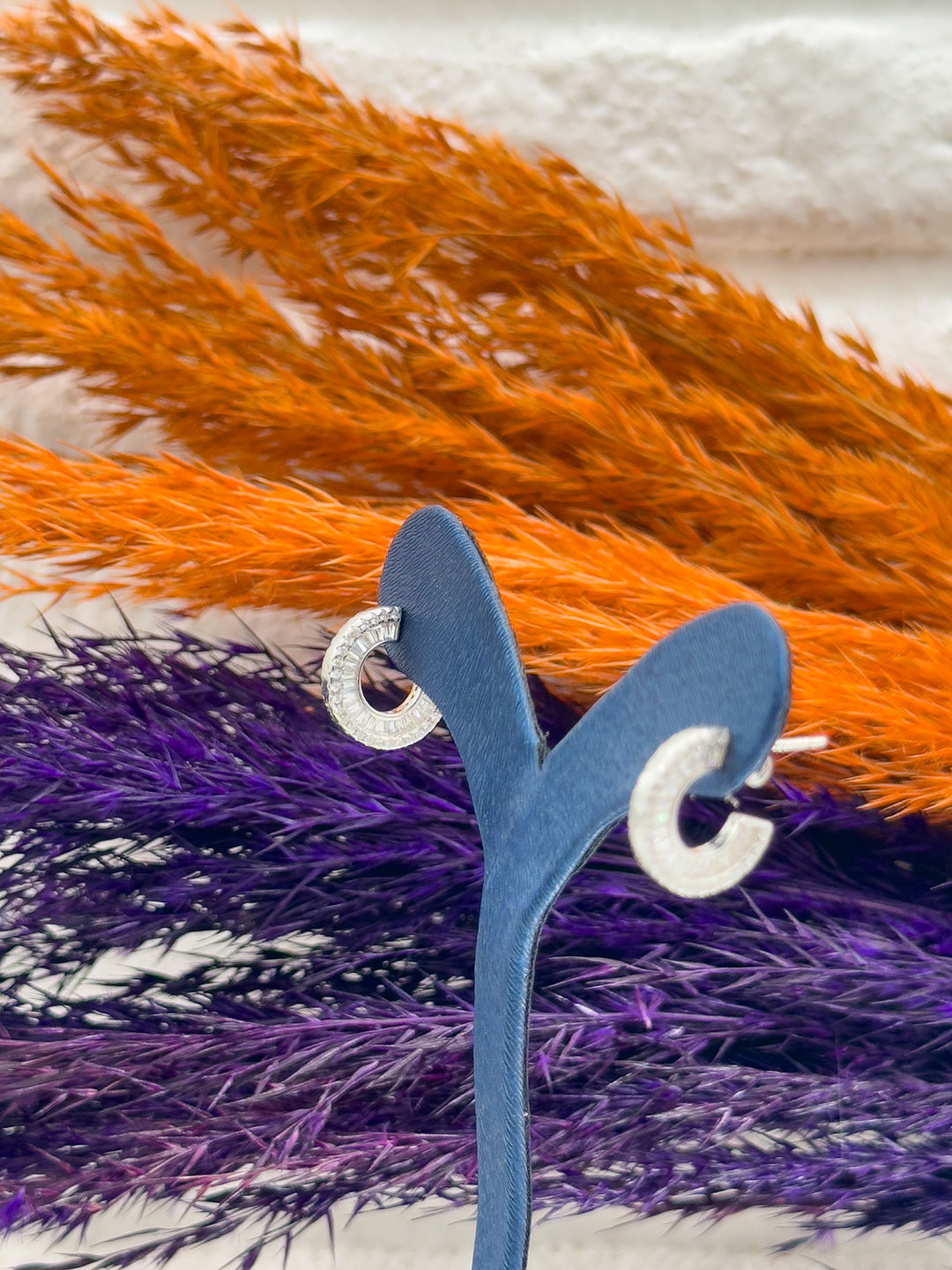 925 Ayar Gümüş Baget Taşlı Yarım Halka Zarif Kadın Küpe