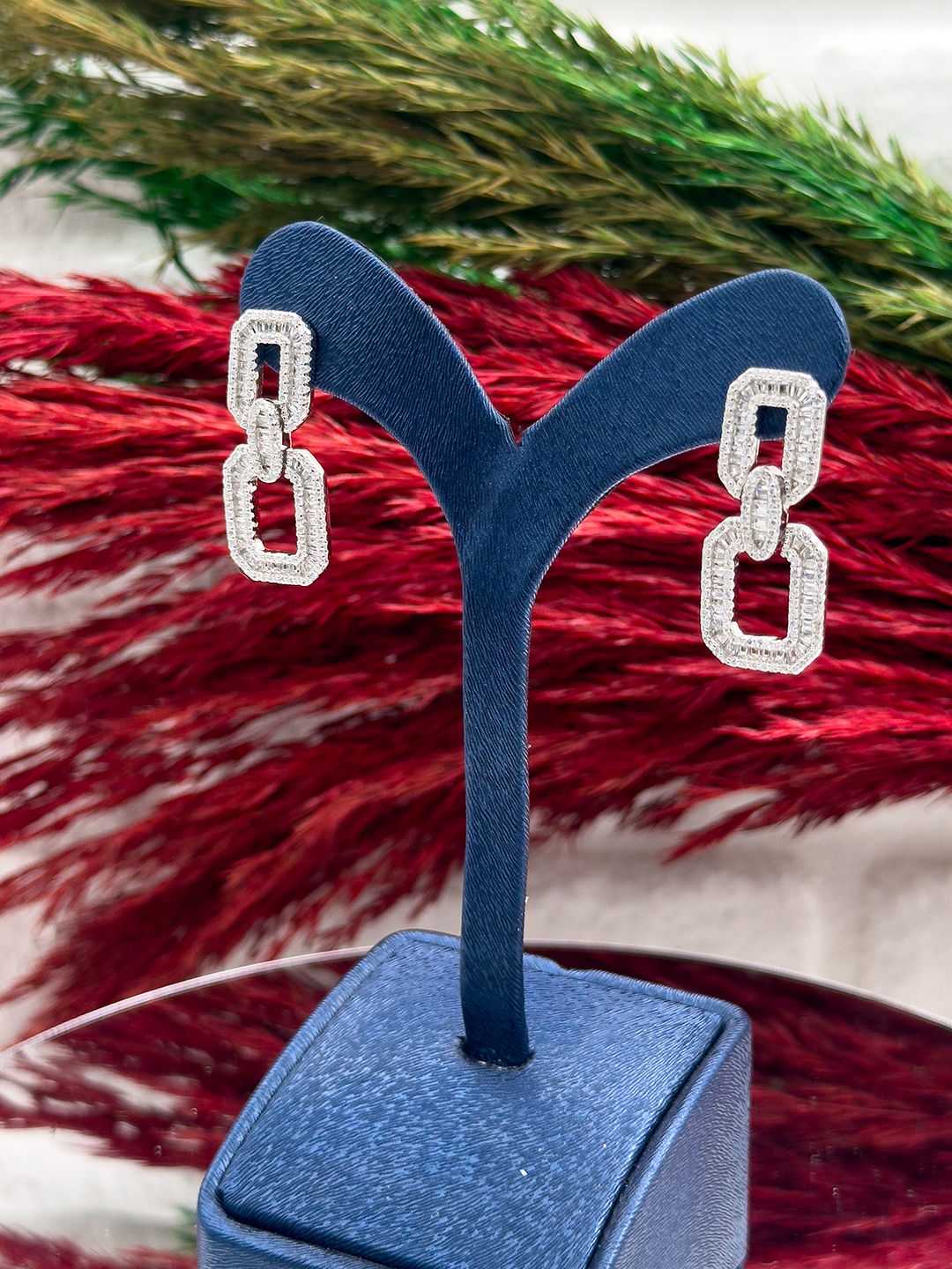 925 Ayar Gümüş Baget Taşlı Zarif Kadın Küpe