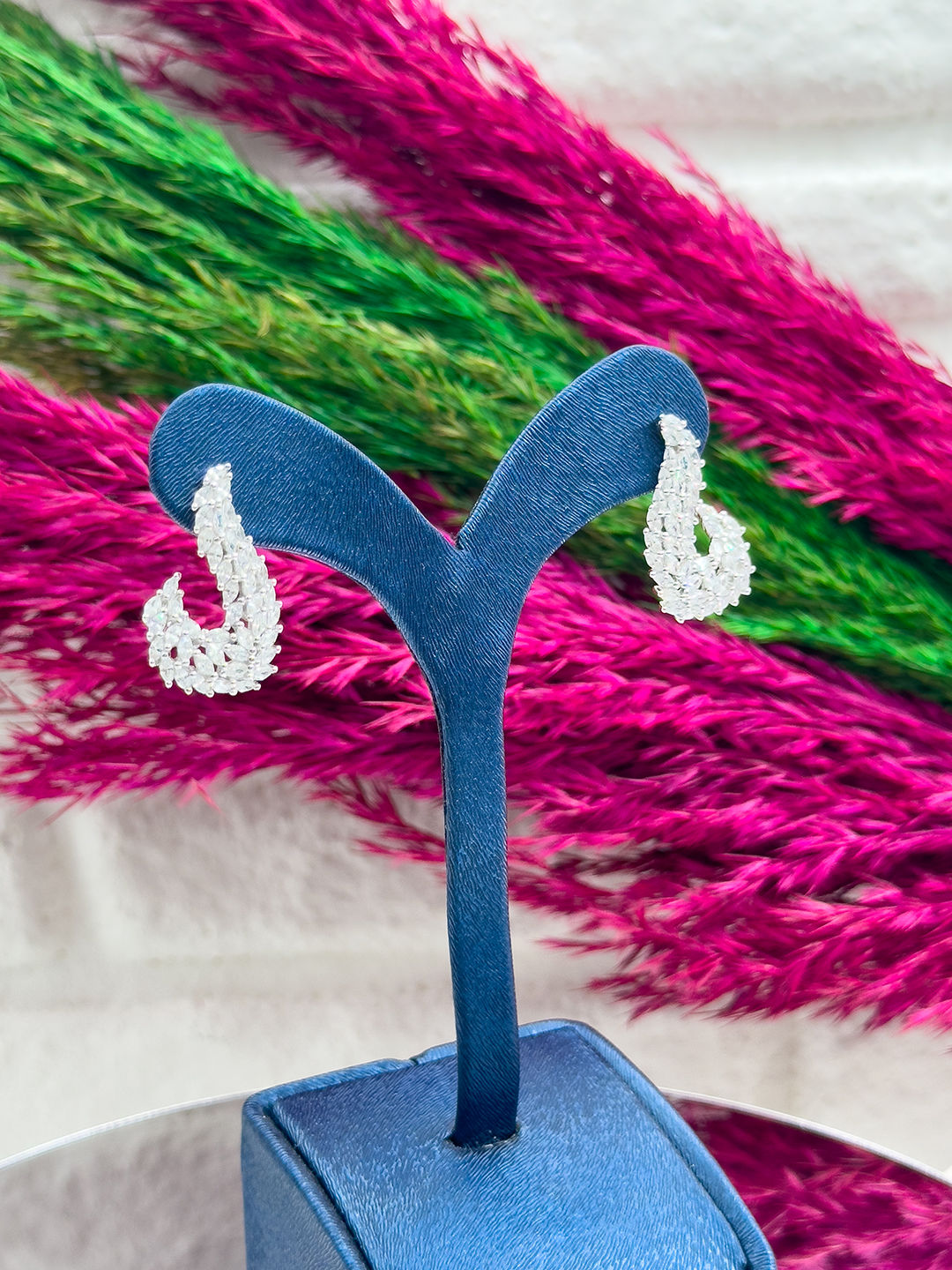 925 Ayar Gümüş Pırlanta İşçiliği Taşlı Damla Modeli Trend Kadın Küpe