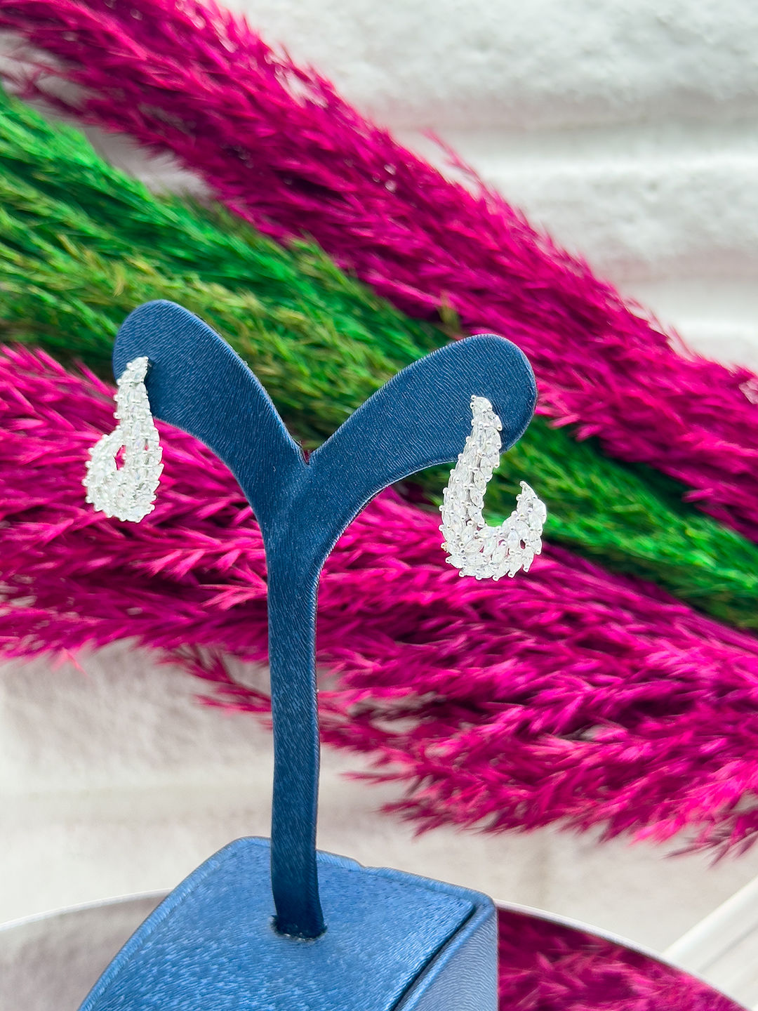 925 Ayar Gümüş Pırlanta İşçiliği Taşlı Damla Modeli Trend Kadın Küpe