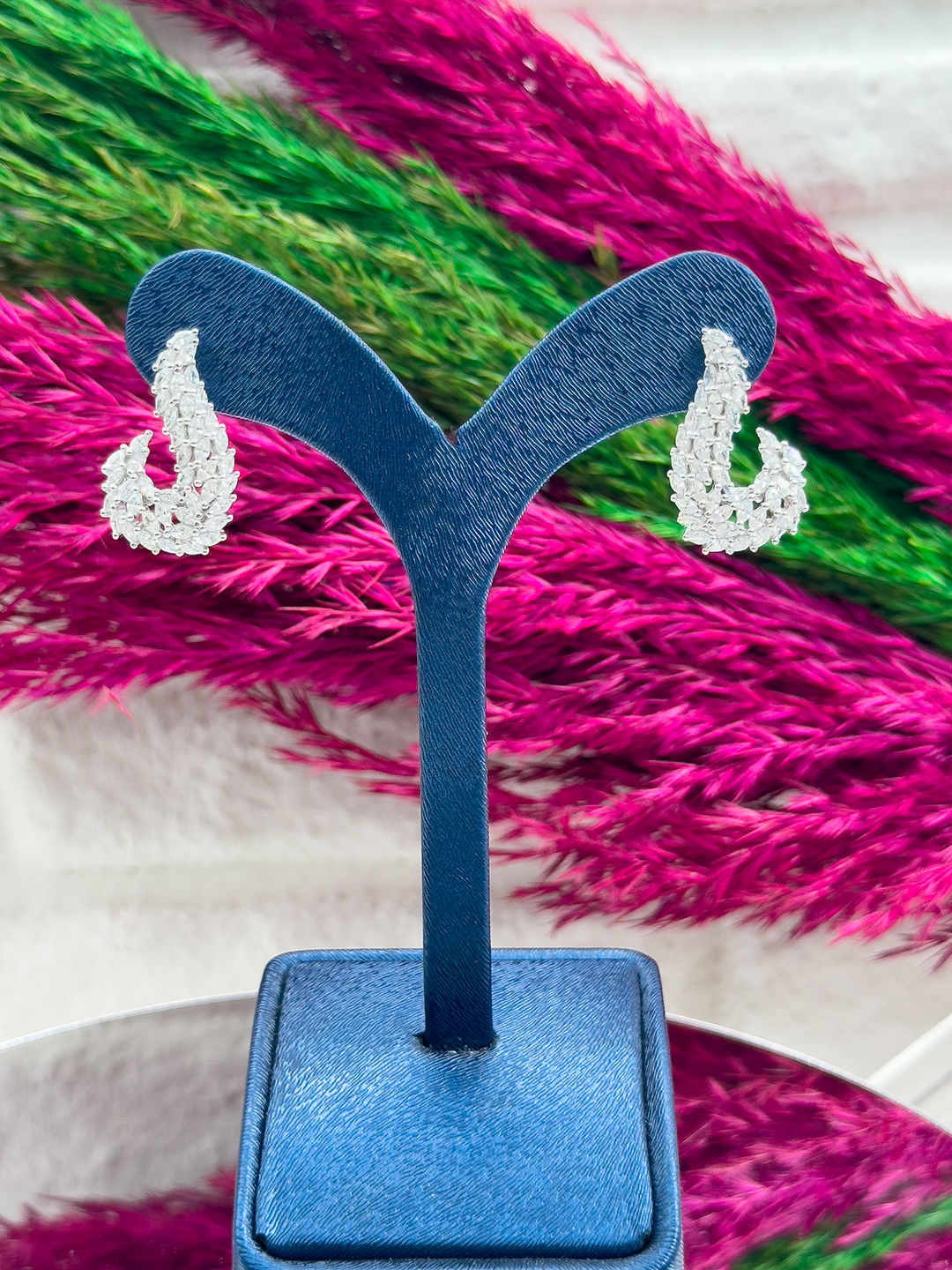 925 Ayar Gümüş Pırlanta İşçiliği Taşlı Damla Modeli Trend Kadın Küpe