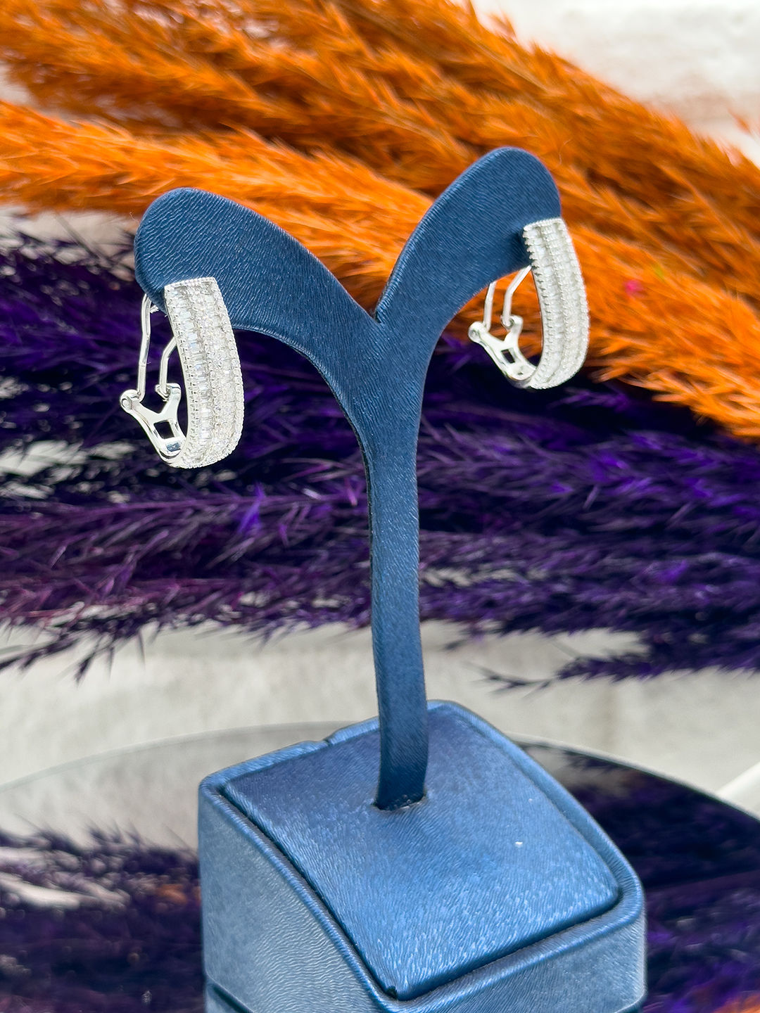 925 Ayar Gümüş Baget Taşlı Yarım Halka Lüks Kadın Küpe