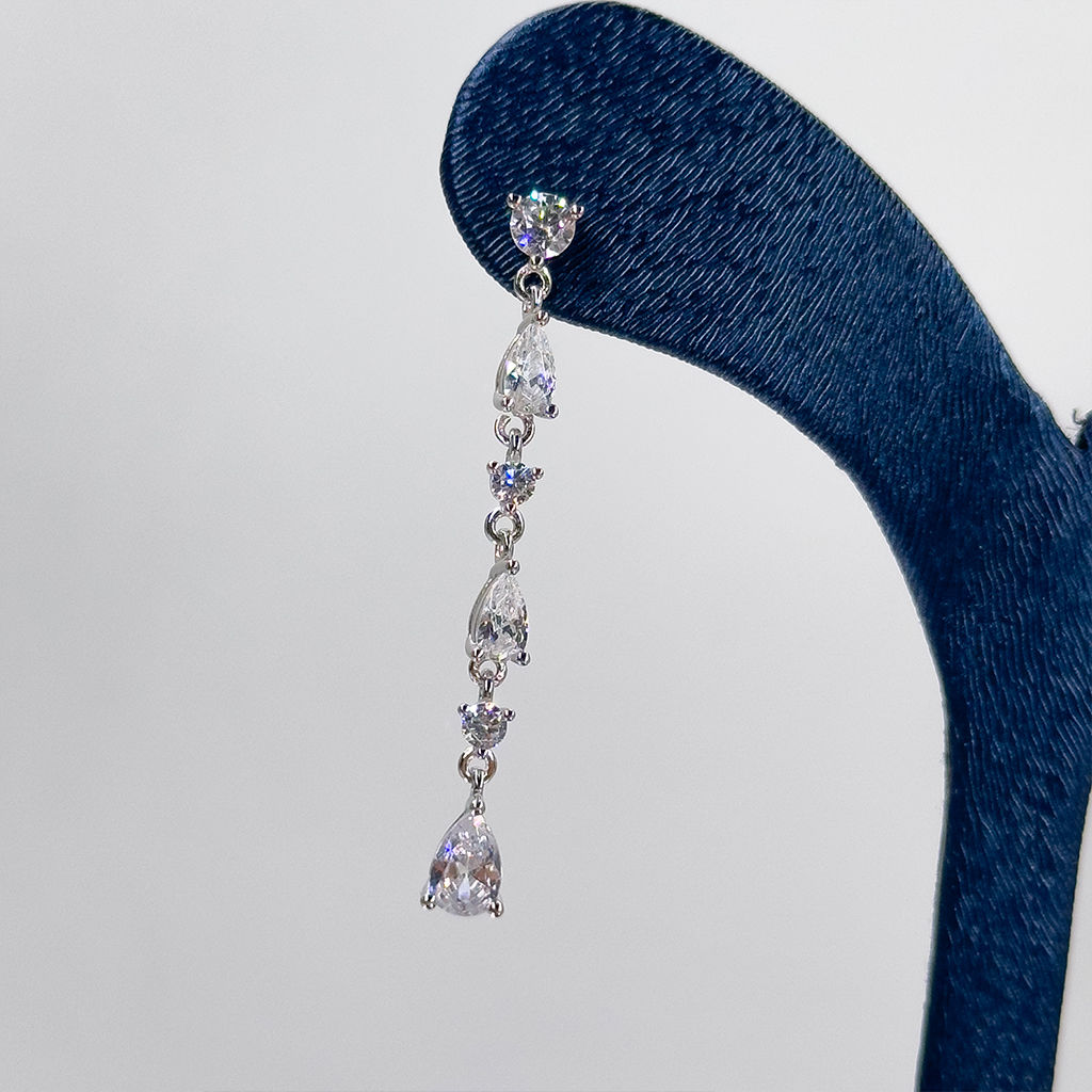 Pırlanta Montür Damla Taşlı Gümüş Küpe