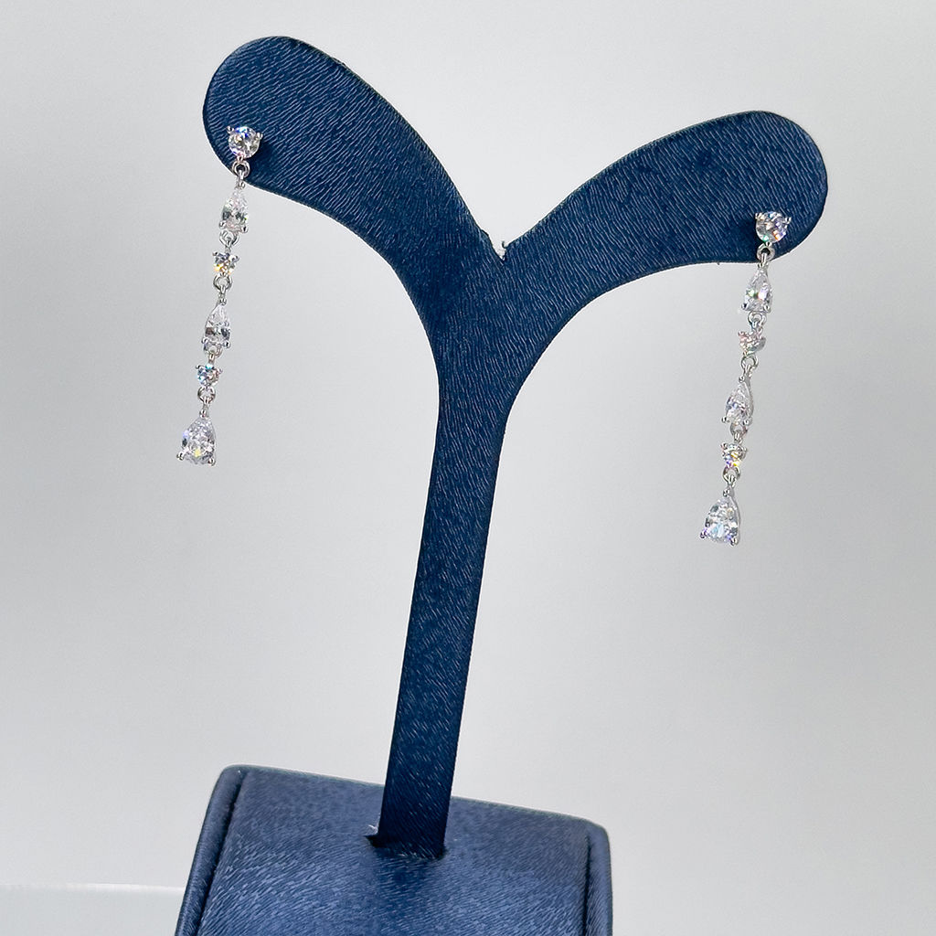 Pırlanta Montür Damla Taşlı Gümüş Küpe