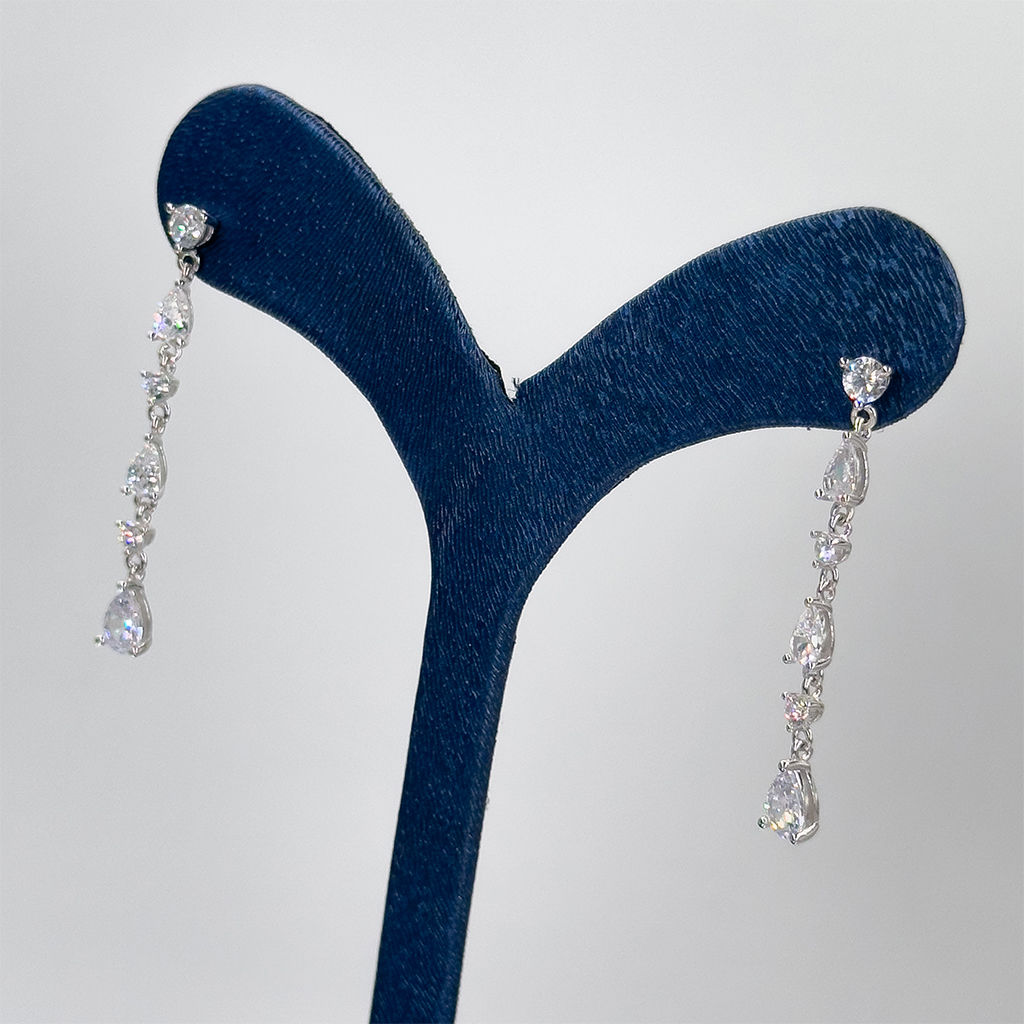 Pırlanta Montür Damla Taşlı Gümüş Küpe